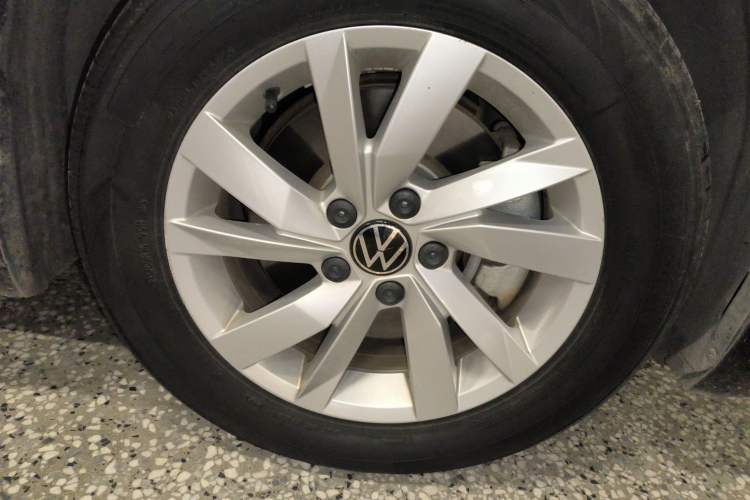 Used Volkswagen Passat New Energy  Right Front Wheel Hub