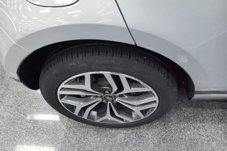 Used Land Rover Range Evoque 2023 Aurora L 249 PS Luxury Edition Right Rear Wheel Hub