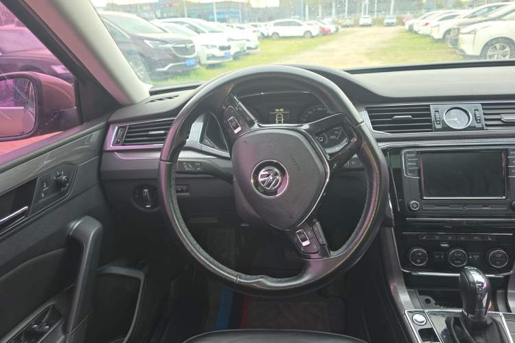 Used Volkswagen Passat 2017 330TSI DSG Luxury Edition Steering Wheel