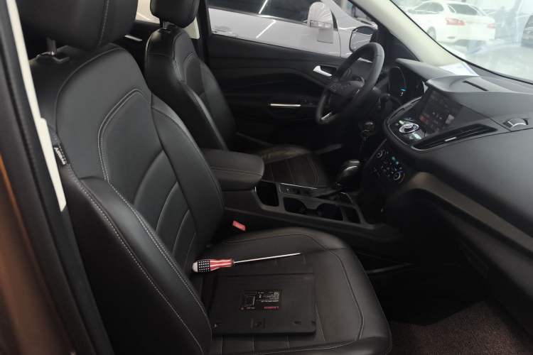 Used Ford Kuga 2018 EcoBoost 180 Two-Wheel-Drive Platinum Edition
