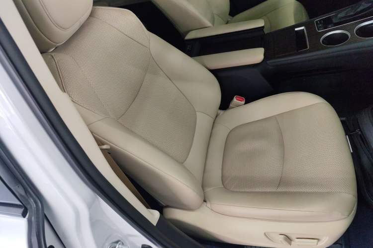 Used Toyota Granvia 2023 2.5L Hybrid Prestige PLUS Edition
