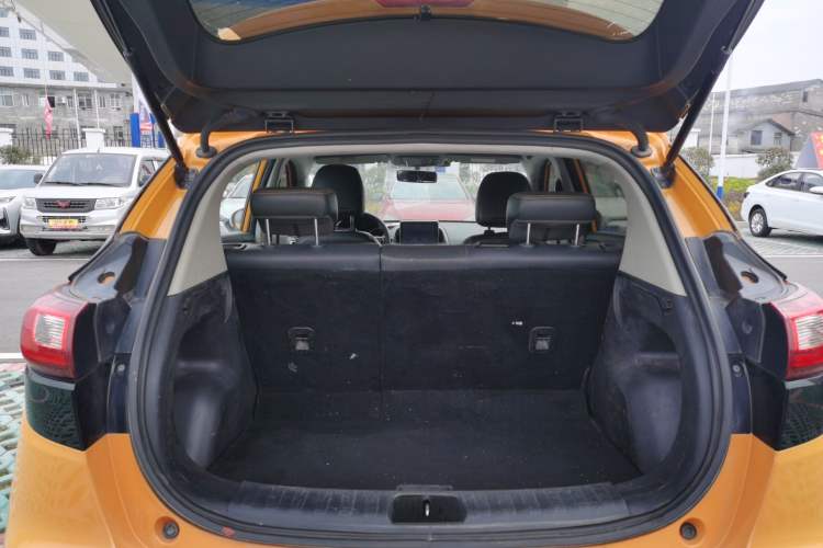 Used Dongfeng Aeolus AX4 2017 1.6L DCT Trendy Style
