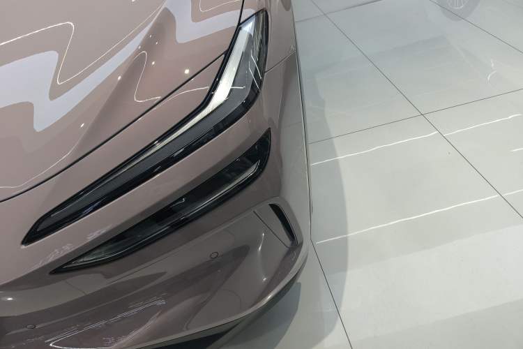 Used ONVO L60 2024 60 kWh Rear-Drive Version Left Front Headlight