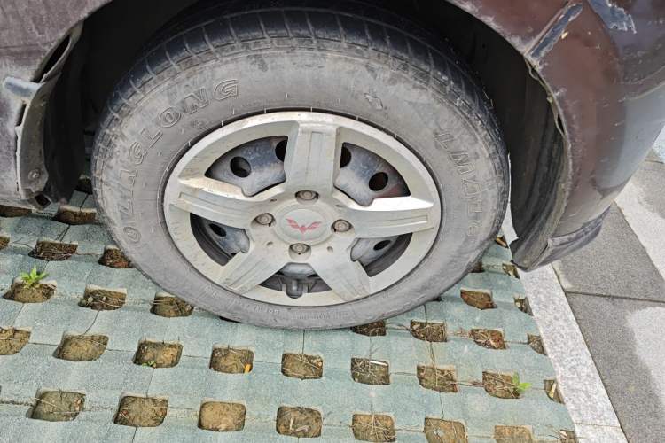 Used Wuling Hongguang 2015 1.5L S Basic Version China V Standard Right Front Wheel Hub