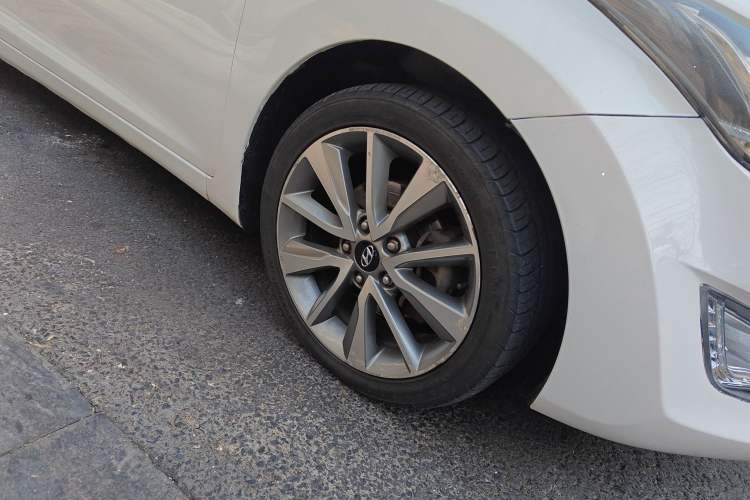 Used Hyundai Elantra (5th Generation / Langdong) 2015 1.6L Automatic Leading Model Right Front Wheel Hub