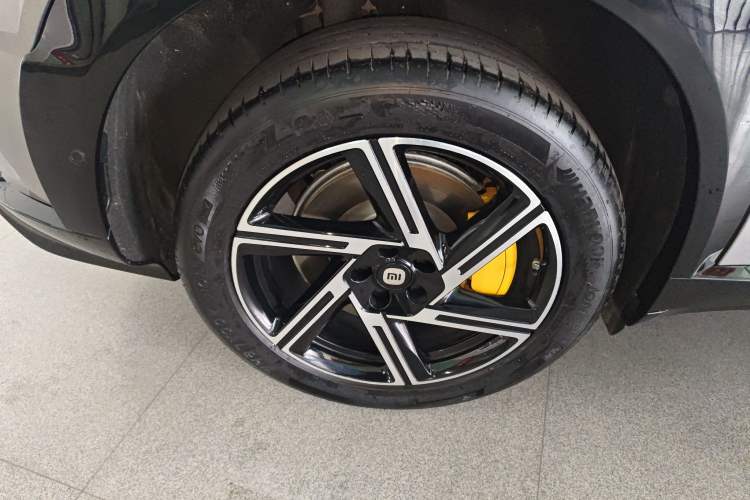 Used Xiaomi Auto YU7 2025 Ultra-Long Range All-Wheel Drive Pro Version Right Rear Wheel Hub