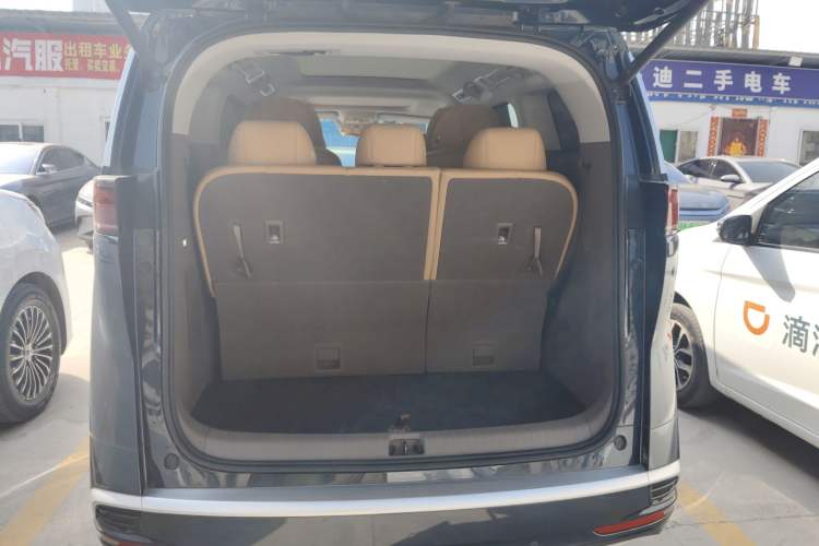 Used Denza D9 2022 DM-i 970 Four-Wheel Drive Prestige Model
