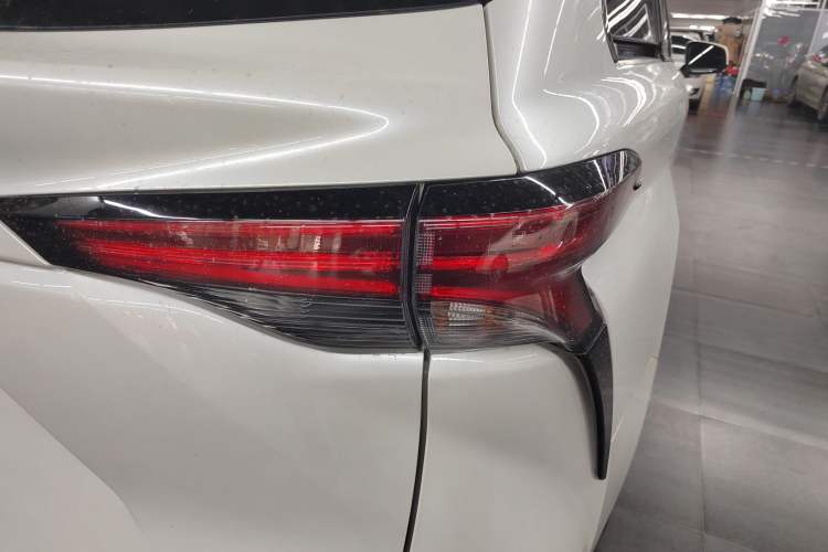 Used Toyota SIENNA 2023 2.5L Hybrid Platinum Edition Exterior 3