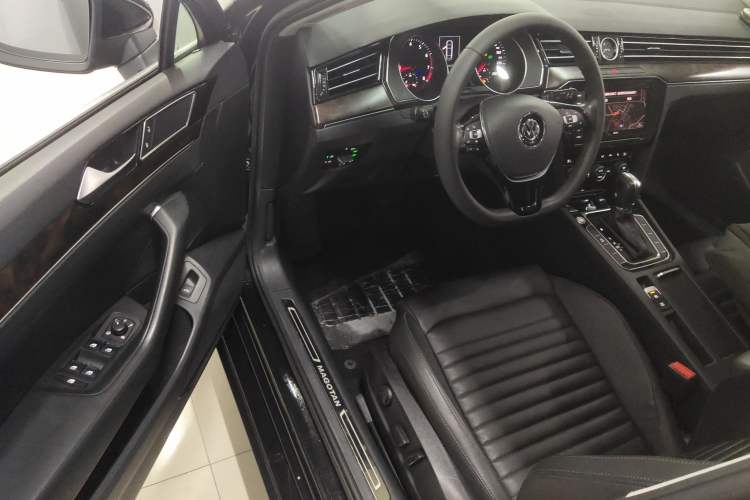 Used Volkswagen Magotan 2019 330TSI DSG Luxury Version China VI Standard Driver Seat