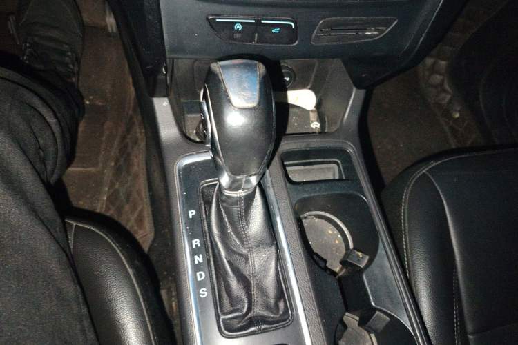 Used Ford Kuga 2018 EcoBoost 180 Two-Wheel-Drive Luxury Wing Edition Gear Lever