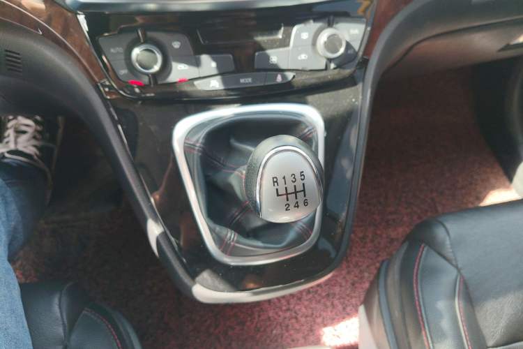 Used Haval H6 2014 Sport Version 1.5T Manual Two-Wheel Drive Elite Edition
