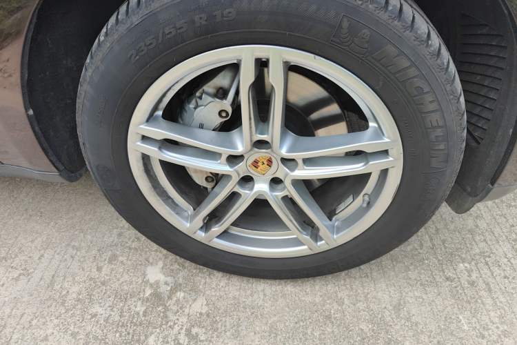 Used Porsche Macan 2016 Macan S 3.0T Right Front Wheel Hub