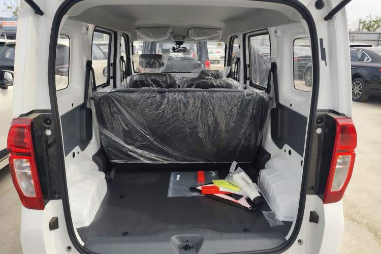 Used Wuling Zhiguang New Energy 2025 Standard Model Trunk