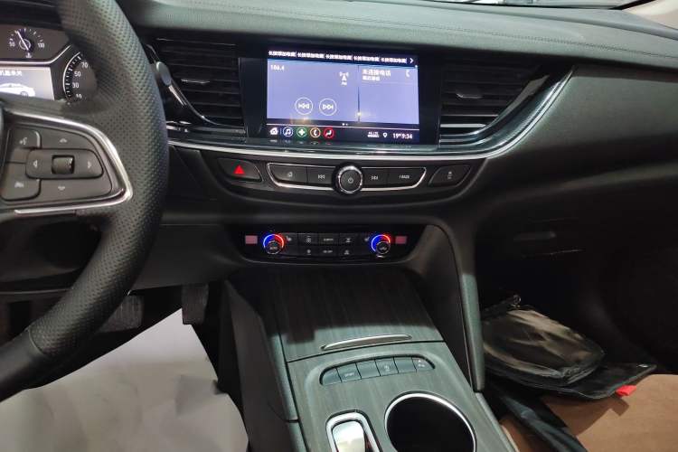 Used Buick Regal 2022 552T Smart Edition Audio And AC Panel