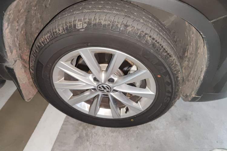 Used Volkswagen Tiguan 2016 280TSI Automatic Two-Wheel Drive Silk Road Comfort Edition Right Front Wheel Hub