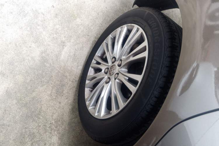 Used Buick GT 2015 18T Dual-Clutch Luxury Model Right Rear Wheel Hub