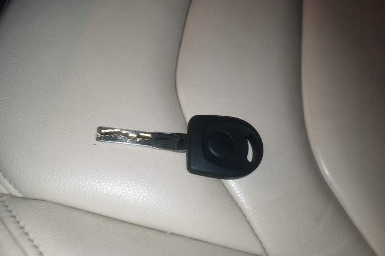 Used JMC Transit 2019 2.8T Commercial Version Long Wheelbase Mid-Roof 6-Seater Rear Single Tire China VI Emission Standard – JX493 Vehicle Key