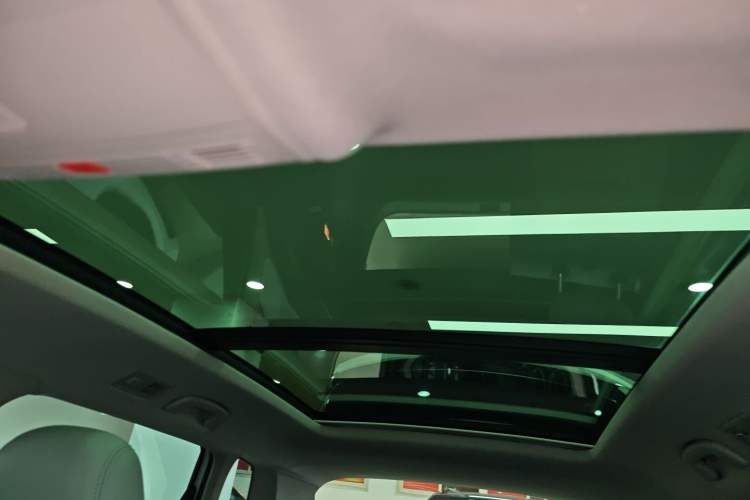 Used Volkswagen Tharu 2024 300TSI Two-Wheel-Drive Moon Luxury Edition Headliner