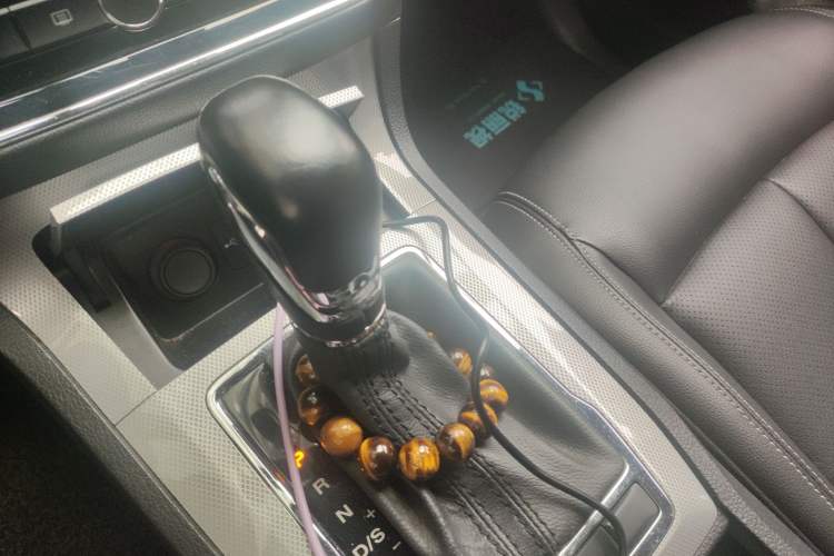 Used Roewe RX5 2016 20T Two-Wheel Drive Automatic Internet Smart Edition Gear Lever