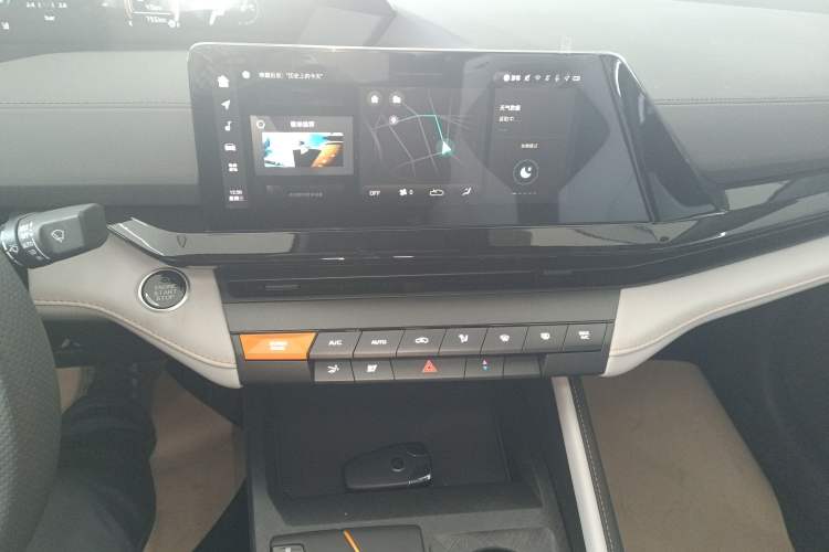 Used Changan UNI-V iDD 2024 Blue Whale Smart Electric iDD 136km ZhiKu Model
