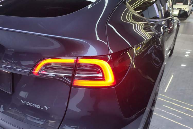 Used Tesla Model Y 2023 Long-Range All-Wheel-Drive Version