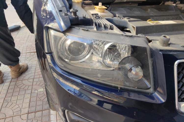 Used Jeep Compass 2014 Revised Version 2.4L Four-Wheel Drive Comfort Edition Right Front Headlight