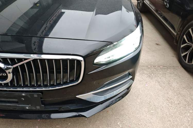 Used Volvo S90 2018 T4 Zhiyuan Edition
