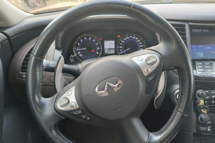 Used Infiniti FX 2013 FX37 Supreme Edition Steering Wheel