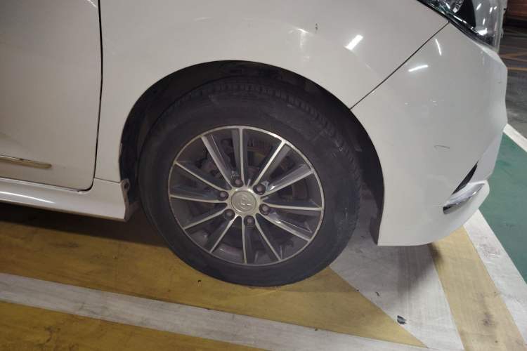 Used SAIC MAXUS G10 2016 2.0T Automatic Luxury Executive Edition Right Front Wheel Hub