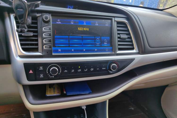 Used Toyota Highlander 2018 2.0T Four-Wheel Drive Elite Edition 7 Seats China VI Standard Audio And AC Panel