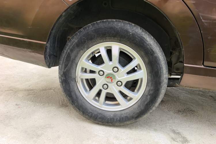 Used Wuling Hongguang 2018 1.5L S Standard Version L2B Right Rear Wheel Hub