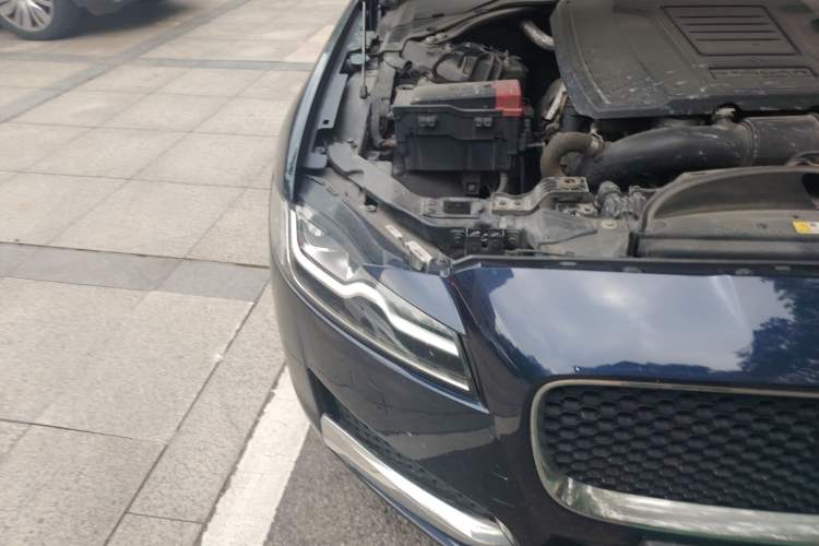 Used Jaguar XFL 2020 XFL 2.0T P250 Four-Wheel Drive Luxury Edition Right Front Headlight