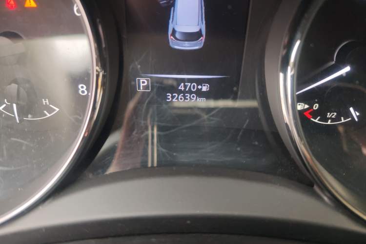 Used Nissan X-Trail 2017 2.5L CVT 7-Seater Leading Edition 4WD Odometer Close Up