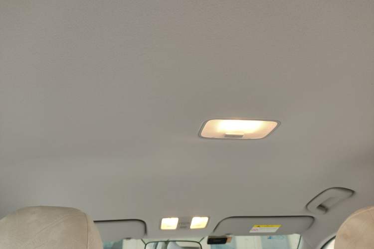 Used Hyundai Celesta 2018 1.6L Automatic GL Enjoyment Edition China VI compliant Headliner