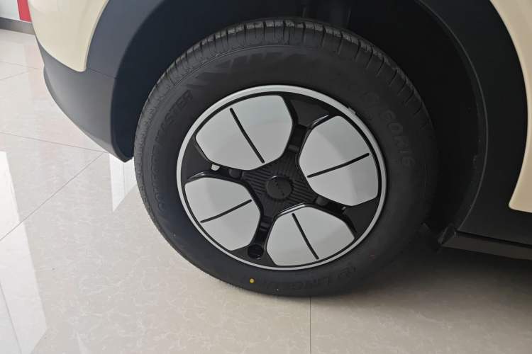 Used Geely Galaxy Geome 2026 Model 310km Youth Edition Right Rear Wheel Hub