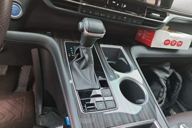 Used Toyota SIENNA 2021 2.5L Hybrid Platinum Edition Gear Lever