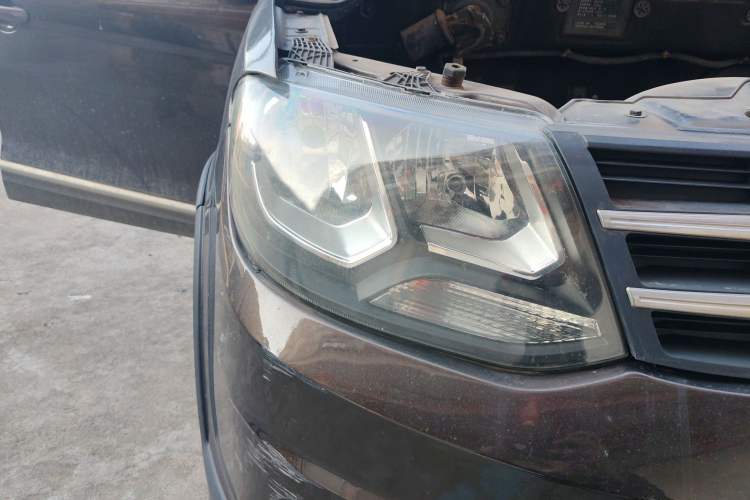 Used Dongfeng Fengon 360 2015 1.5L Manual Comfort II 7-Seater Right Front Headlight