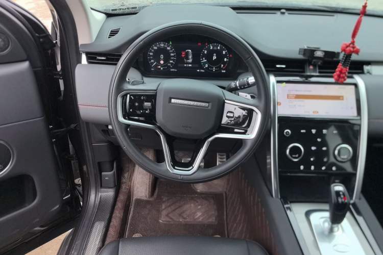 Used Land Rover Discovery Sport 2022 249 PS Metropolitan Edition 5 Seats Steering Wheel