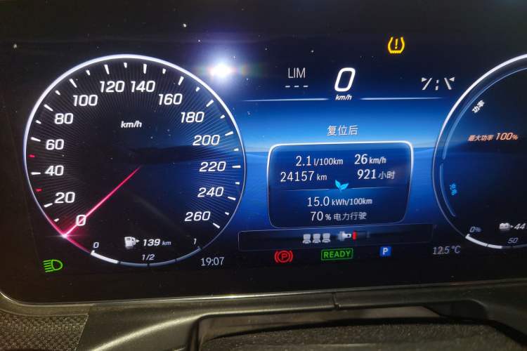 Used Mercedes-Benz C-Class New Energy 2024 C 350 eL Odometer Close Up