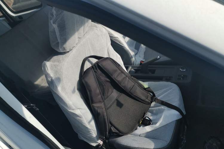 Used Wuling Yangguang 2024 300KM Comfort Version Passenger Van 75kW
