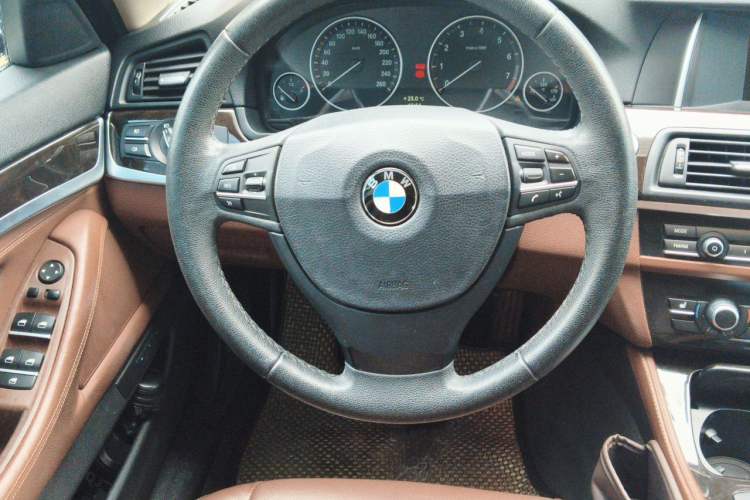 Used BMW 5 Series 2014 525Li Leading Model