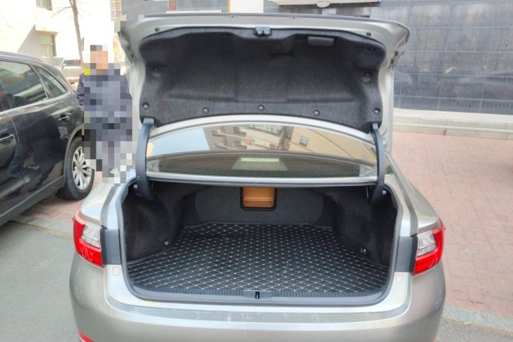 Used Lexus ES 2015 200 Comfort Edition Trunk