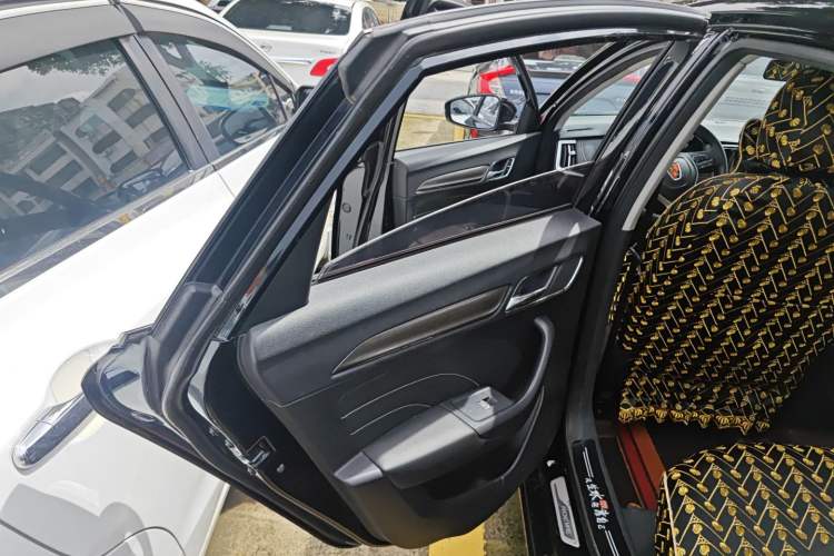 Used Roewe i6 2020 PLUS 1.6L CVT 4G Connected Glory Flagship Edition
