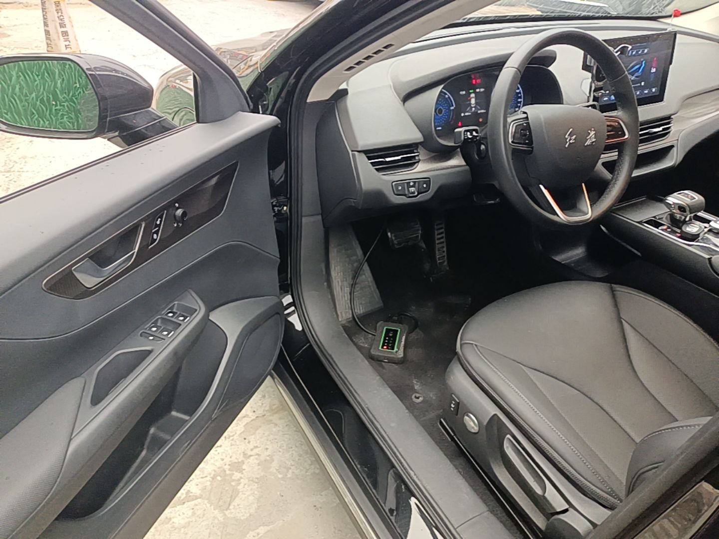 Hongqi E-QM5 2023 Base Travel Edition — снимка 18