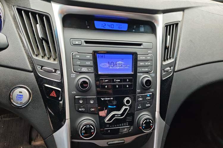 Used Hyundai Sonata 2014 2.4L Automatic Leading Edition China IV Standard Audio And AC Panel