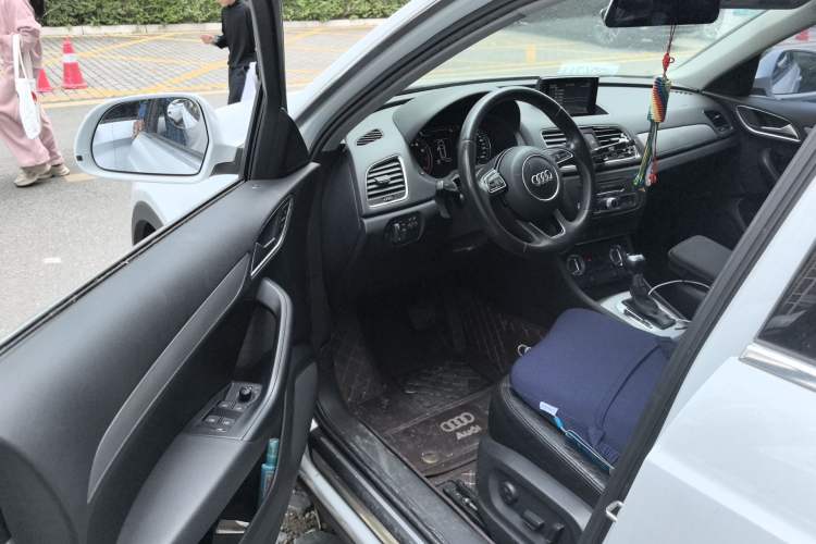 Used Audi Q3 2015 30 TFSI Ambition Edition Driver Seat