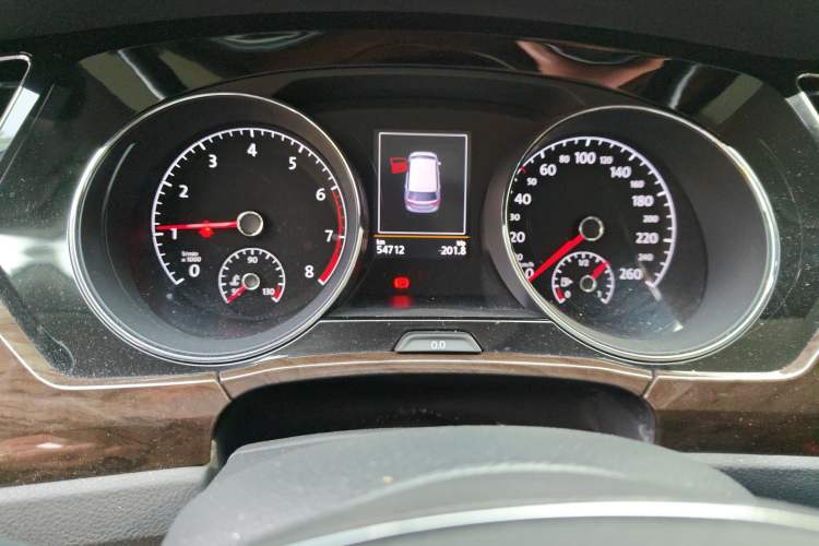 Used Volkswagen Touran 2016 Volkswagen Touran L 330TSI DSG Luxury Edition Odometer Close Up