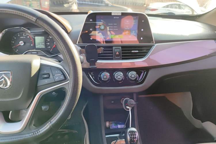 Used Baojun 310W 2017 1.5L Manual Fashion Model China V Audio And AC Panel