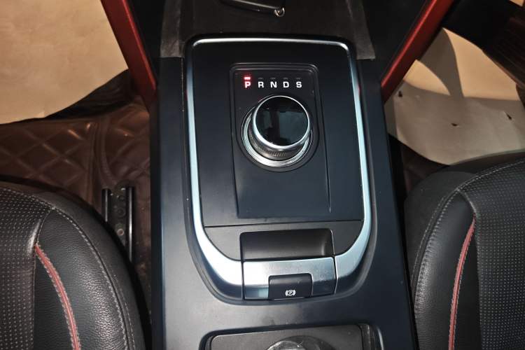 Used Land Rover Discovery Sport 2019 240 PS SE Dynamic Version China VI Standard Gear Lever