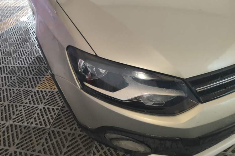 Used Volkswagen Polo 2012 1.6L Cross Polo Automatic Transmission Right Front Headlight